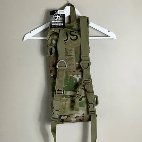 BrigadeQM Molle Hydration System & Reservoir 100 oz - Picture 4 of 5